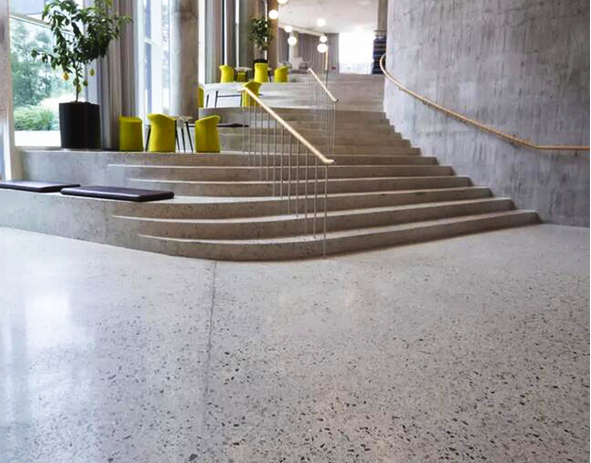 如(rú)何做出好的(de)無機磨石地(dì)坪？